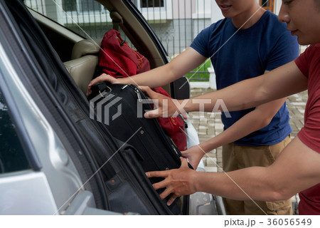 Filling truck with luggage 36056549