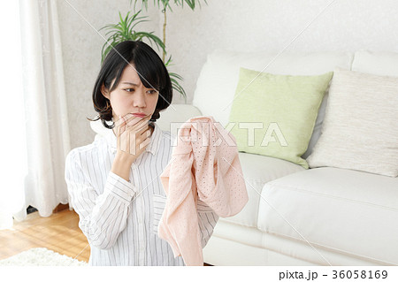 片づけが苦手な女の子 片づけが苦手な女の子 36058169