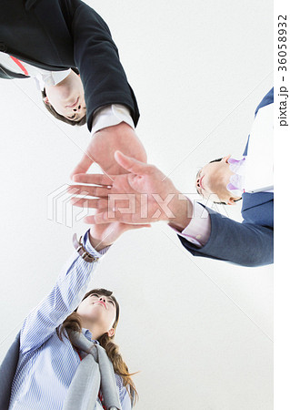 ビジネス　手を組む 36058932