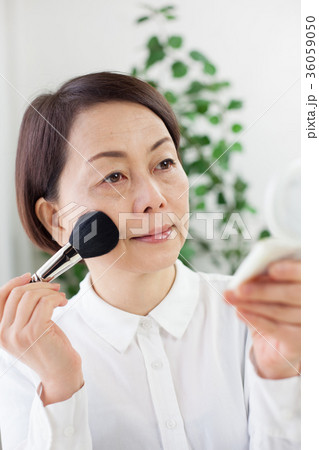 女性 化粧直し 女性 化粧直し 36059050