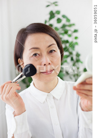 女性 化粧直し 女性 化粧直し 36059051