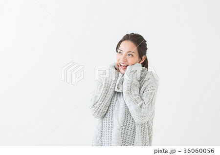 20代女性（秋冬　白背景） 36060056