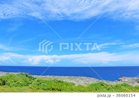 沖縄 青空と青い海の波照間島 沖縄 青空と青い海の波照間島 36060154