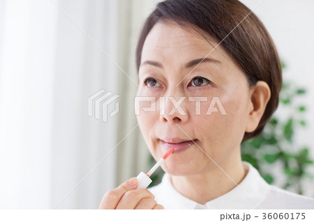 女性 化粧直し 女性 化粧直し 36060175