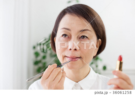 女性 化粧直し 女性 化粧直し 36061258