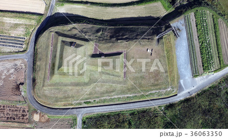 空撮 前方後方墳_福岡県朝倉郡筑前町(2017年11月撮影) 36063350