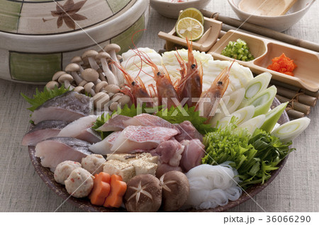寄せ鍋の具材 36066290