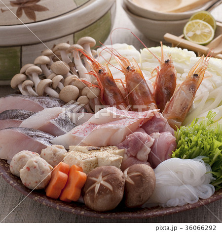 寄せ鍋の具材 36066292