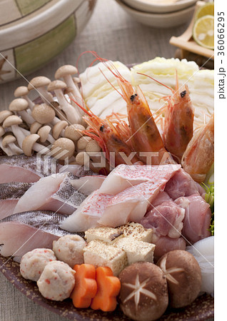 寄せ鍋の具材 36066295