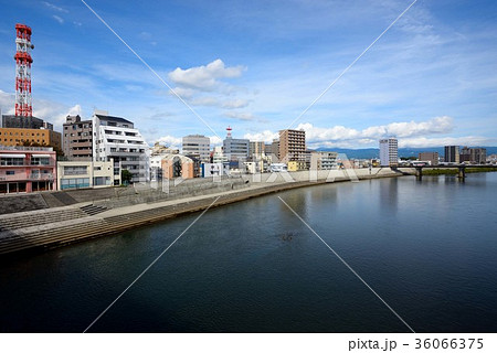 沼津を流れる狩野川 36066375