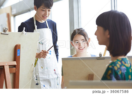 絵を描く若者 36067586