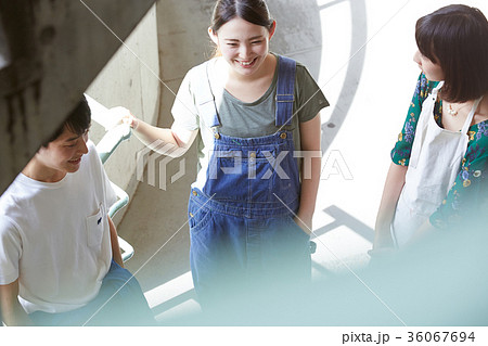 学生仲間　美術系 36067694