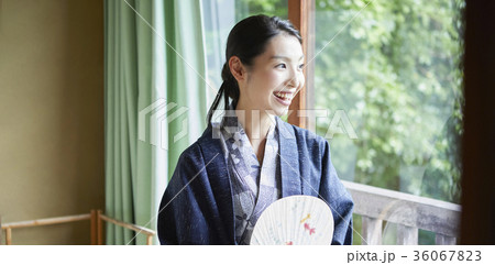 温泉旅行を楽しむ女性 温泉旅行を楽しむ女性 36067823