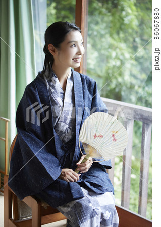 温泉旅行を楽しむ女性 36067830