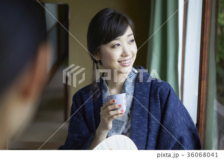 温泉旅行を楽しむ女性 36068041