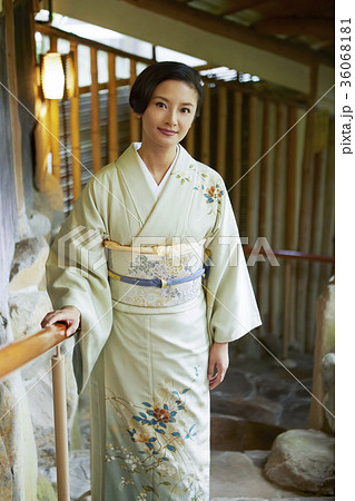 旅館の女将 36068181