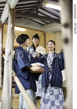 温泉旅行を楽しむ女性 36068205