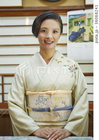 旅館の女将 36068241