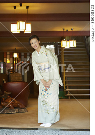 旅館の女将 36068323