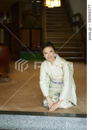 旅館の女将 36068377