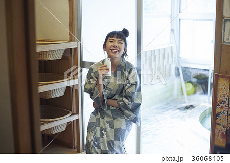 風呂上がりの女性 温泉 風呂上がりの女性 温泉 36068405