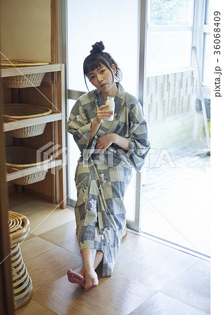 風呂上がりの女性　温泉 36068409