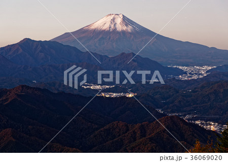百蔵山から見る未明の富士山 36069020