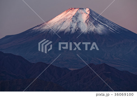 百蔵山から望む朝焼けの富士山 百蔵山から望む朝焼けの富士山 36069100