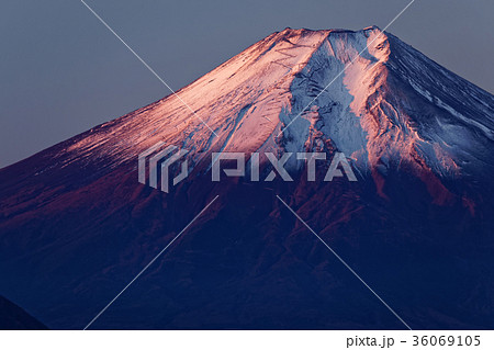 百蔵山から望む朝焼けの富士山 36069105