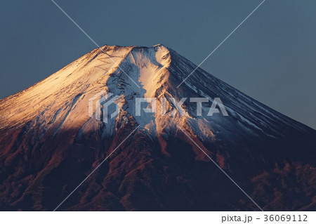 百蔵山から望む朝焼けの富士山 36069112
