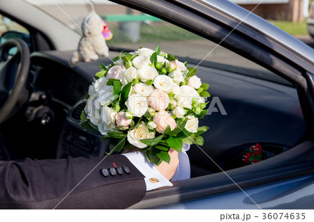 The groom sitting in car 36074635