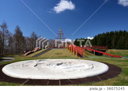 北海道函館市　道南四季の杜公園の遊具と風景を撮影 36075245