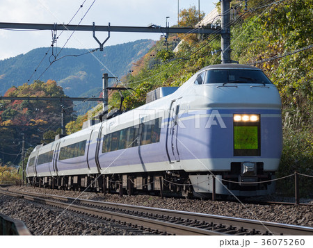 中央本線　E351系特急電車 36075260