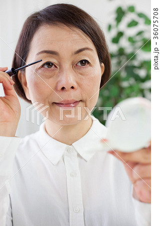 女性 化粧直し 女性 化粧直し 36075708