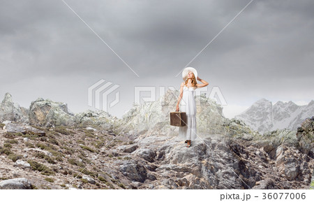 She is traveling light She is traveling light 36077006