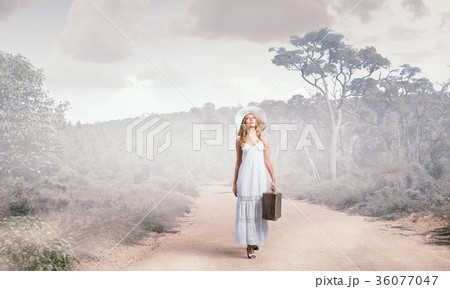 She is traveling light 36077047