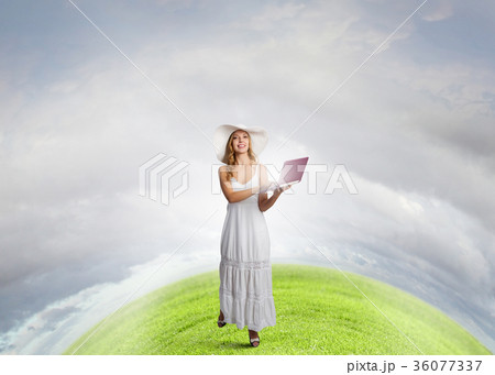 Lady using laptop 36077337