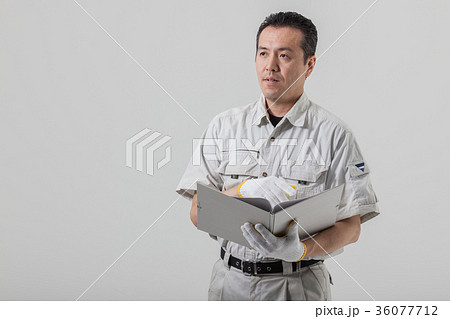 作業服の男性 36077712