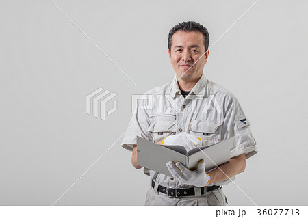 作業服の男性 36077713