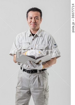 作業服の男性 36077714