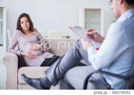 Pregnant woman visiting psychologist doctor Pregnant woman visiting psychologist doctor 36078002