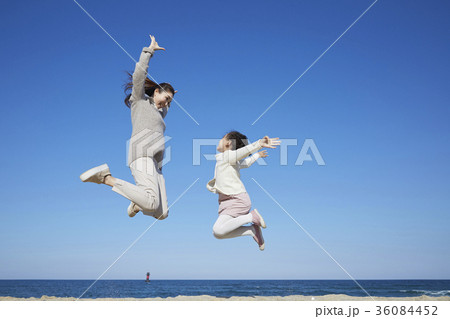 30代 公衆 空中 36084452