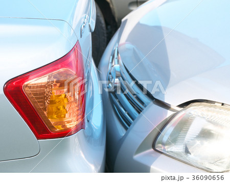 交通事故　追突イメージ 36090656
