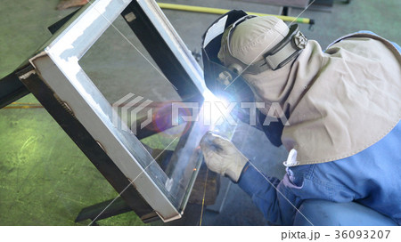 溶接と組み立て 36093207