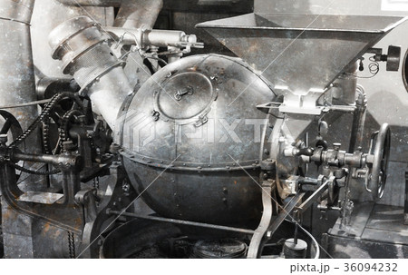 Old machine for making coffee 36094232