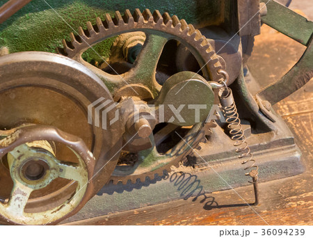 Inside mechanism, of an old machine 36094239