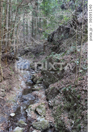 下仁田・蒔田不動の滝への地質 36095140