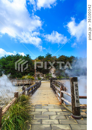 雲仙地獄と紅葉　湯けむり橋　長崎 36100342
