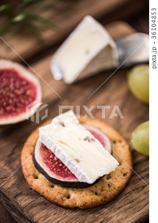 Cheese crackers with camembert and fresh fig 36104853