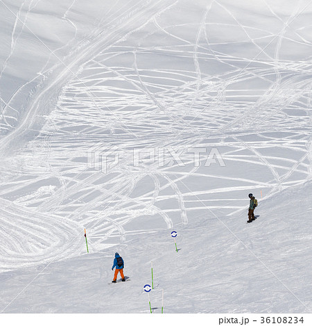 Snowboarders before downhill on freeriding trace 36108234